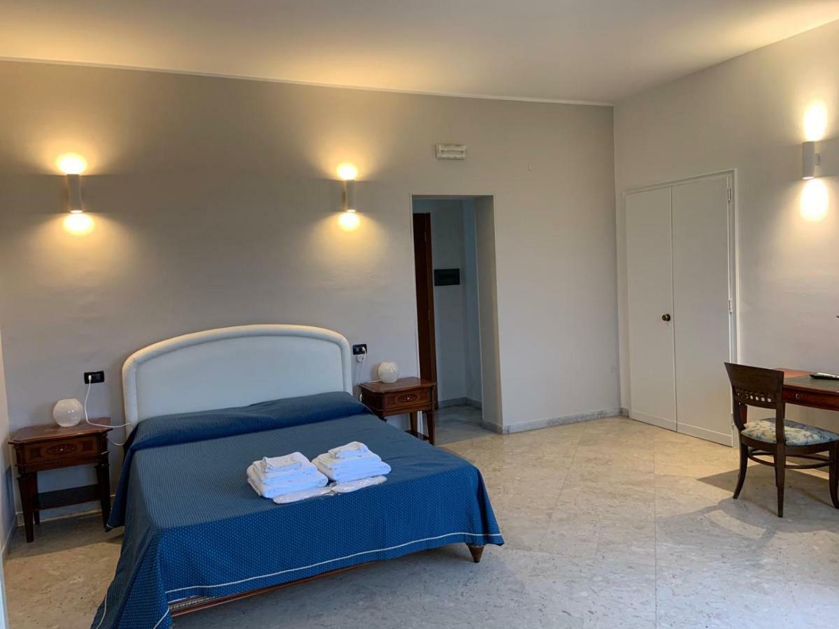 Hotel Lungomare Reggio di Calabria Bagian luar foto